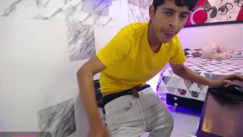 Snapshot of hardsexlove08 chatting on February 28, 12:32 am Andres Dean online show from February 28, 12:32 am