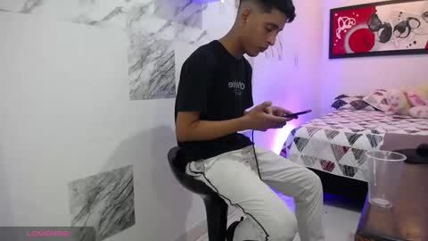 Snapshot of hardsexlove08 chatting on March 11, 12:33 am Andres Dean online show from March 11, 12:33 am