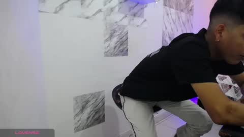 Snapshot of hardsexlove08 chatting on March 12, 1:25 am Andres Dean online show from March 12, 1:25 am