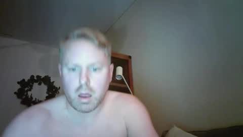 Snapshot of hardswedishboy chatting on March 30, 8:32 pm hardswedishboy online show from March 30, 8:32 pm
