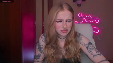 Snapshot of harley_kimm chatting on December 2, 5:26 am Julia online show from December 2, 5:26 am