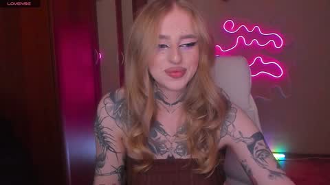 Snapshot of harley_kimm chatting on December 5, 5:59 am Julia online show from December 5, 5:59 am