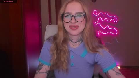 Snapshot of harley_kimm chatting on December 10, 6:11 am Julia online show from December 10, 6:11 am