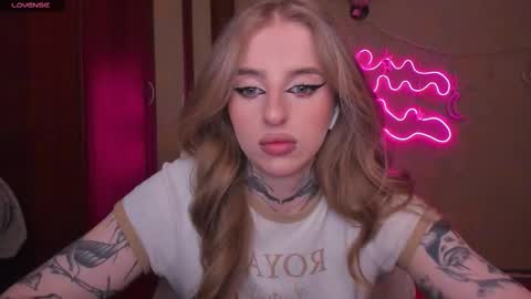 Snapshot of harley_kimm chatting on February 15, 5:19 am Julia online show from February 15, 5:19 am