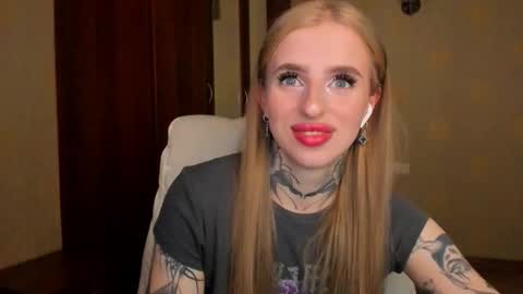 Snapshot of harley_kimm chatting on September 12, 5:40 am Julia online show from September 12, 5:40 am