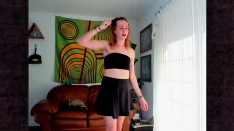 harlynn_ell online show from April 8, 4:51 pm