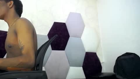 Snapshot of haroldmick chatting on February 21, 8:43 pm haroldmick online show from February 21, 8:43 pm