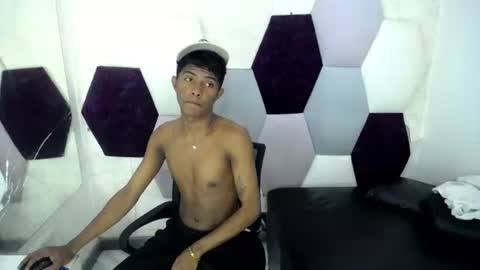 Snapshot of haroldmick chatting on February 24, 8:40 pm haroldmick online show from February 24, 8:40 pm