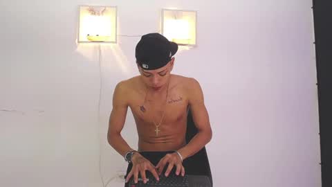 Snapshot of harry_jhonsonn chatting on February 16, 2:20 am Harry online show from February 16, 2:20 am