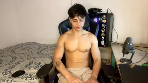 Snapshot of harry_p01 chatting on December 8, 1:36 pm harry_p01 online show from December 8, 1:36 pm