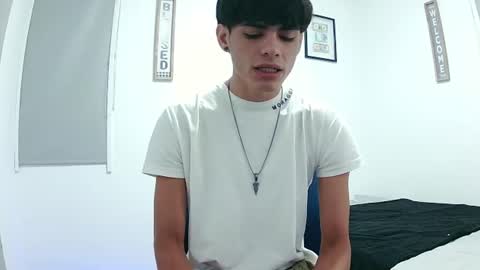 Snapshot of harrythomson1 chatting on June 24, 1:59 am harry thomson online show from June 24, 1:59 am