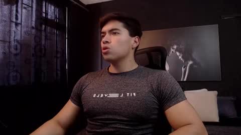 Snapshot of hat_guy01 chatting on February 16, 9:44 pm hat_guy01 online show from February 16, 9:44 pm