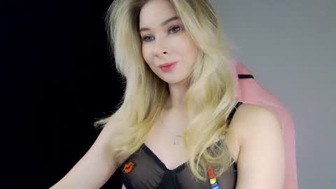 Anna online show from February 2, 10:36 am