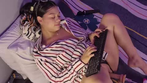 hatsajones online show from April 17, 4:15 am