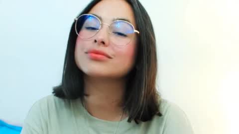 hawaiibliss_18 online show from February 12, 10:16 pm