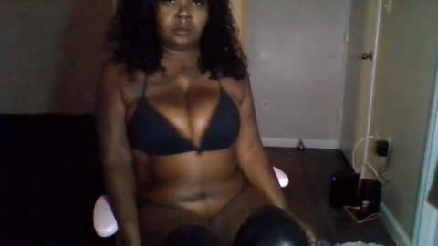 Snapshot of hawtchoc37 chatting on June 18, 10:09 am hawtchoc37 online show from June 18, 10:09 am