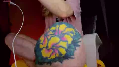 Snapshot of hayles_strong chatting on November 1, 7:16 pm Elle online show from November 1, 7:16 pm