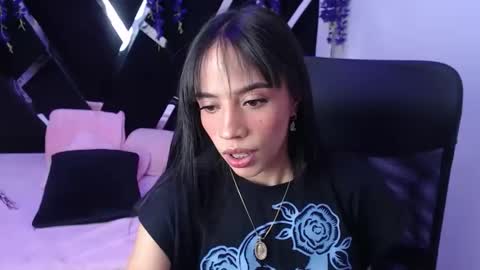 hazel_18_ online show from April 11, 5:39 pm