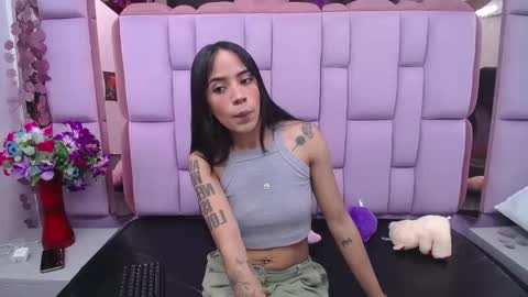 hazel_18_ online show from April 15, 5:09 pm