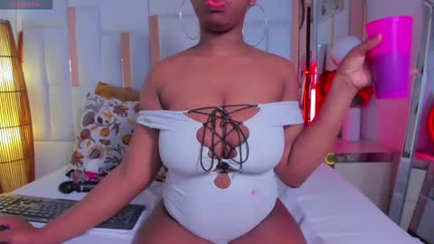 hazel_lanee online show from June 1, 4:03 am