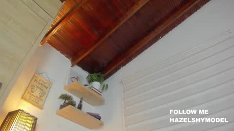 Snapshot of hazel_shy chatting on December 14, 1:39 am Im Hazel online show from December 14, 1:39 am