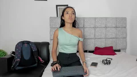 hazel_slim_ online show from February 9, 2:10 pm