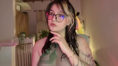 Snapshot of hazelbrownn23 chatting on June 21, 2:03 am Hazel Brown online show from June 21, 2:03 am