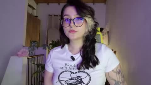Snapshot of hazelbrownn23 chatting on June 26, 2:05 am Hazel Brown online show from June 26, 2:05 am