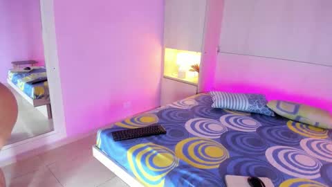 Snapshot of hazelstonne chatting on November 23, 12:16 pm HAZEL online show from November 23, 12:16 pm