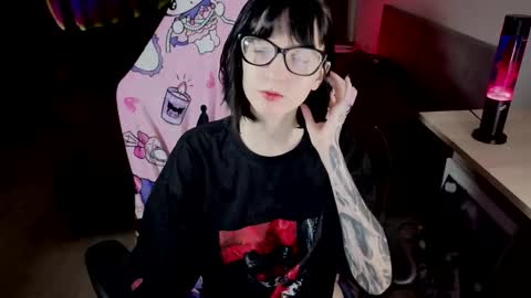 hazeltompson online show from March 5, 12:23 pm