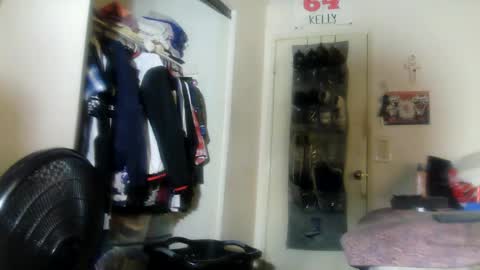 Snapshot of hbdj2164 chatting on March 12, 8:09 am hbdj2164 online show from March 12, 8:09 am