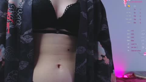 Snapshot of heaven_blonde chatting on December 23, 9:18 pm Our names are Anette and Alice online show from December 23, 9:18 pm