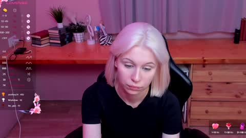 Snapshot of heaven_blonde chatting on January 8, 10:27 pm Our names are Anette and Alice online show from January 8, 10:27 pm