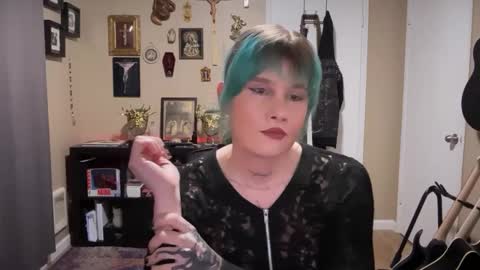 Snapshot of heavensentttt chatting on December 2, 6:20 am Saoirse online show from December 2, 6:20 am