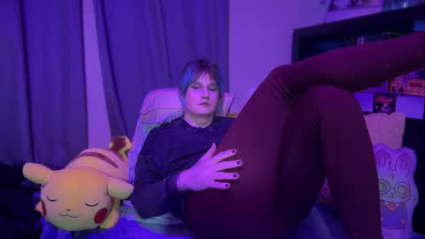 Snapshot of heavensentttt chatting on December 12, 9:30 am Saoirse online show from December 12, 9:30 am