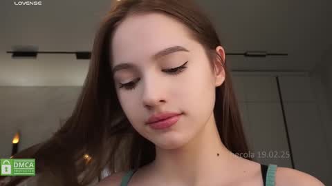 Snapshot of hecola chatting on February 19, 2:12 pm Nika next stream 200pm GMT online show from February 19, 2:12 pm