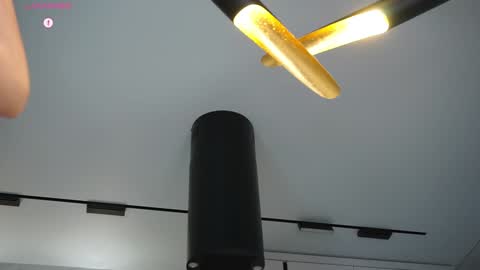 Snapshot of hecola chatting on October 23, 10:47 am Nika next stream 200pm GMT online show from October 23, 10:47 am