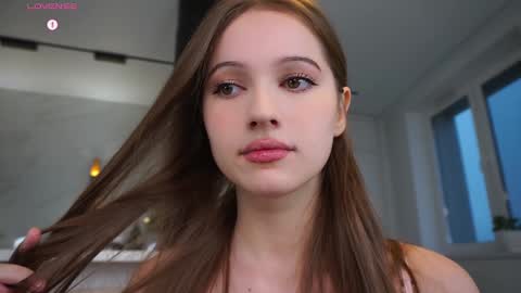 Snapshot of hecola chatting on November 13, 10:47 am Nika next stream 200pm GMT online show from November 13, 10:47 am