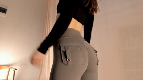 Snapshot of hee_jeen chatting on February 26, 2:25 pm Jeen online show from February 26, 2:25 pm