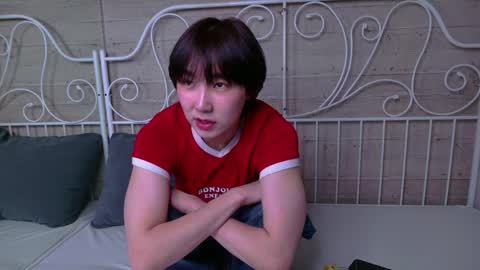 HEEJIN online show from April 2, 8:17 pm