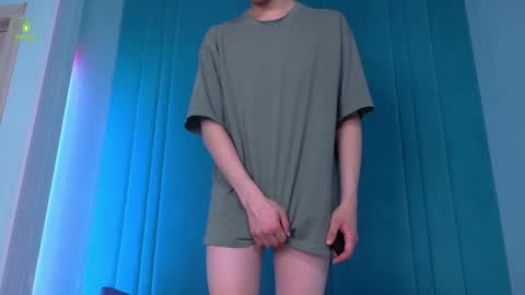 HEEJIN online show from April 15, 3:30 pm