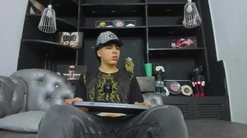 heellboy_ online show from October 15, 7:25 pm