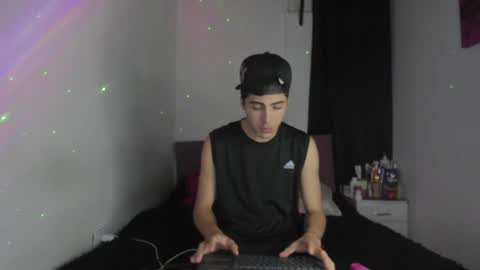 Snapshot of heellboy_ chatting on April 30, 6:20 am heellboy_ online show from April 30, 6:20 am
