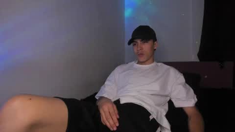 Snapshot of heellboy_ chatting on May 29, 2:53 am heellboy_ online show from May 29, 2:53 am