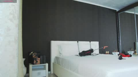 Snapshot of hefner_girl chatting on June 1, 4:36 am Helen online show from June 1, 4:36 am
