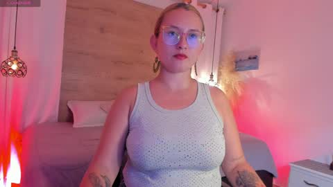 ANTARA REY online show from April 7, 7:03 pm