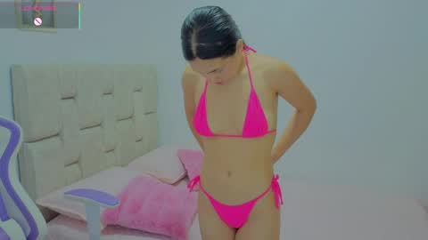 Snapshot of heilyevans chatting on May 7, 1:05 pm Heily online show from May 7, 1:05 pm
