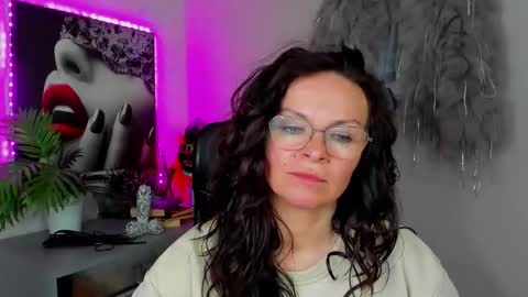 Helen online show from April 15, 2:57 pm