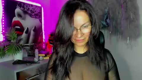 Snapshot of helen_79 chatting on April 18, 5:55 am Helen online show from April 18, 5:55 am