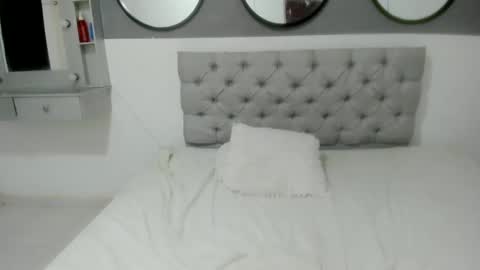 helen_curly online show from January 24, 2:30 pm